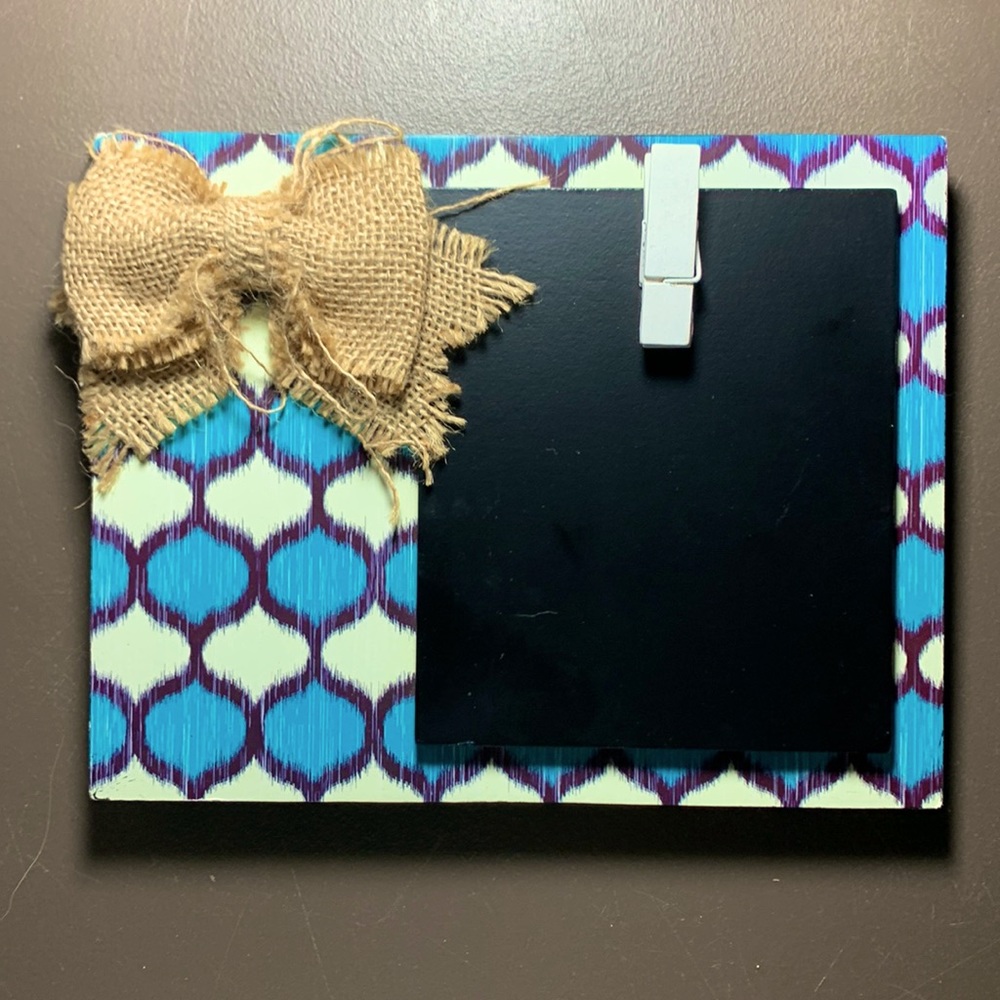 Blue & White Geometric Print Picture Clip Frame Raffia Bow Detail Tabletop